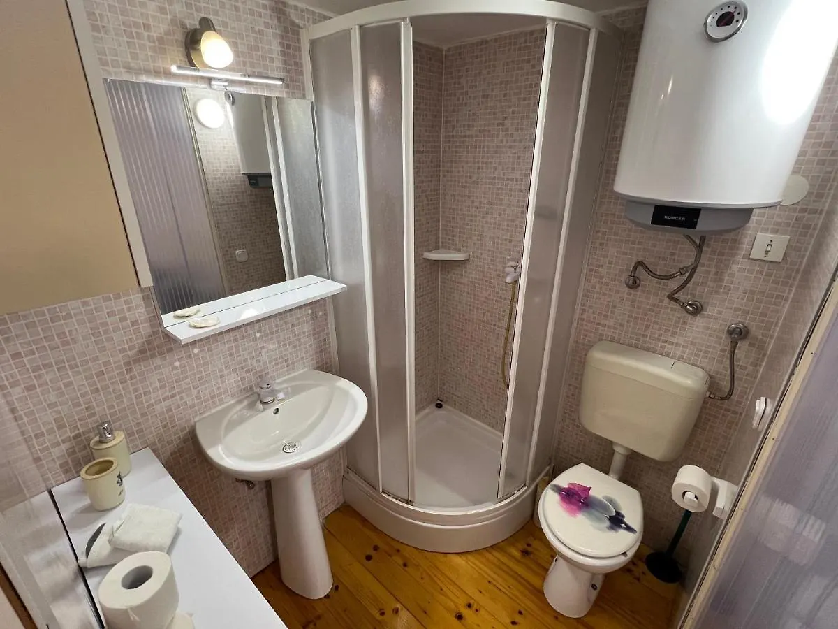 3 Bedroom House Pag Town 0*,